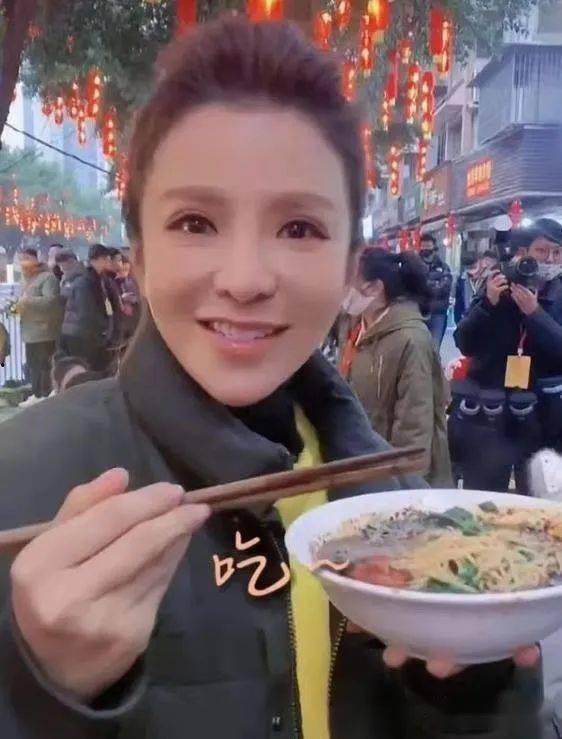 重庆李佳佳吃瓜,揭秘网络舆论背后的真相