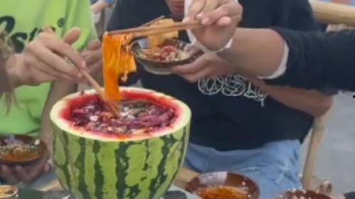 我吃火锅可吃瓜,边吃边“瓜”