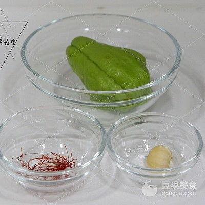 美女吃佛手瓜完整版,美女品尝佛手瓜，尽享健康与美味