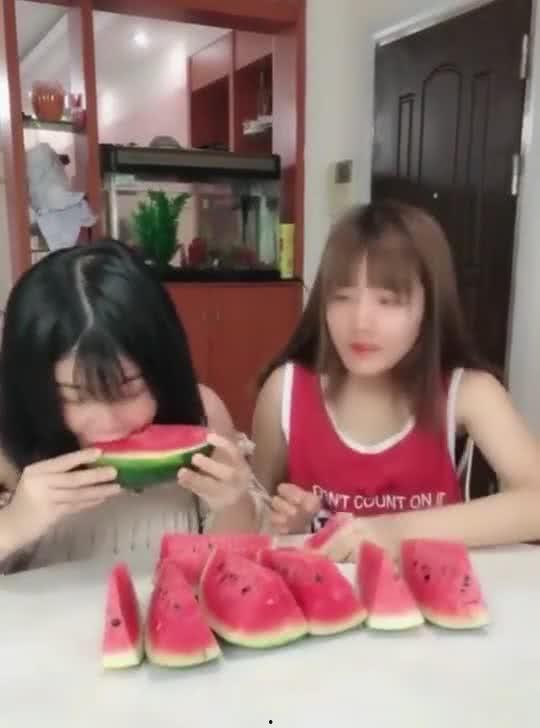 广州妹子吃瓜事件,一场网络热议的瓜田奇谈